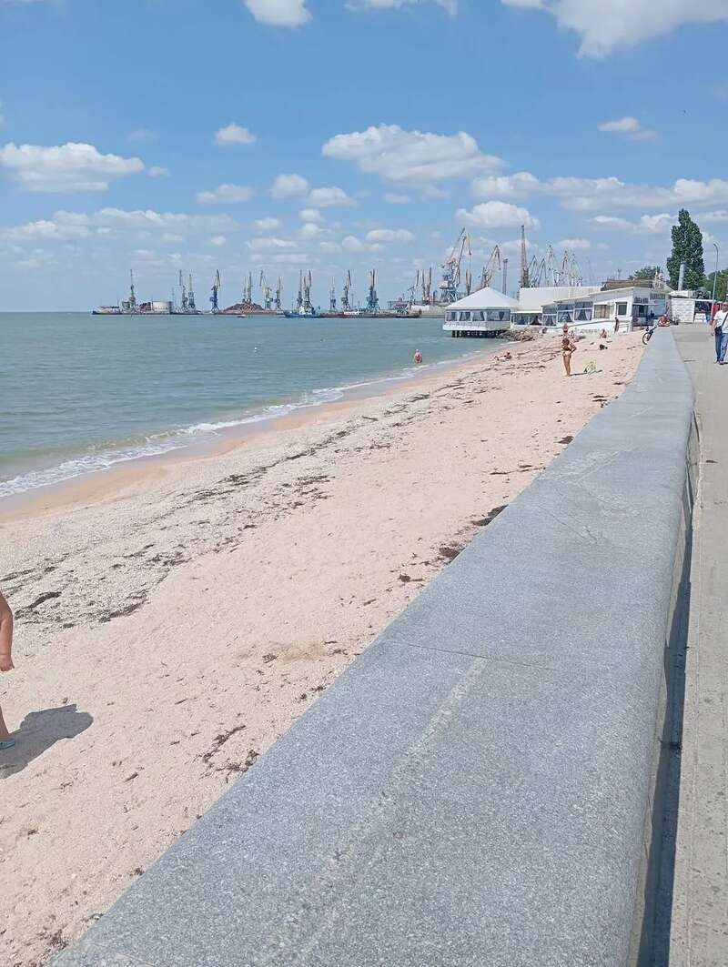 Колись там вирувало життя: у мережі показали, який вигляд мають пляжі окупованого Бердянська. Фото dqxikeidqxitkant