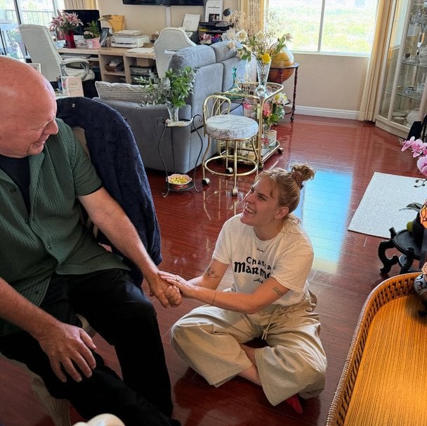 Брюс Уиллис с дочерью Таллулой / © instagram.com/buuski