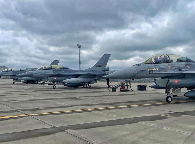 Виділені від Нідерландів для навчальних цілей F-16 на 86-й румунській авіабазі, фото - ROAF dqxikeidqxitkant