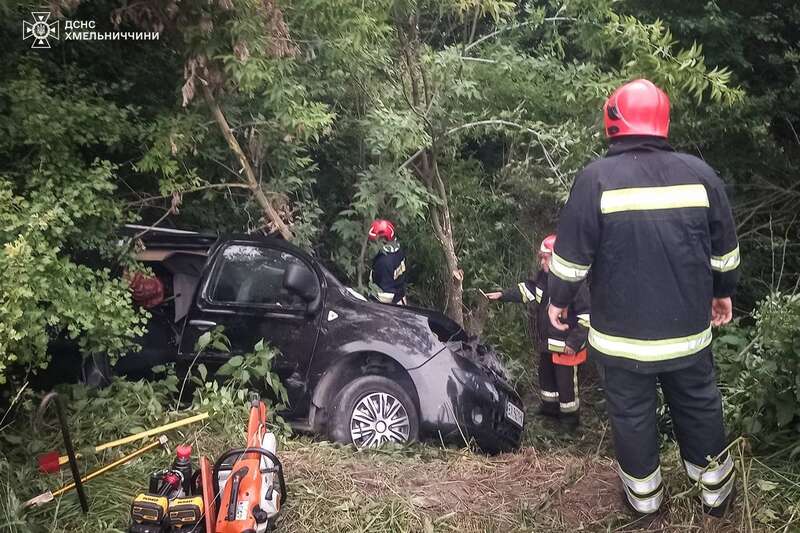 В Хмельницкой области произошла серьезная ДТП с грузовиком: погибли мужчина и подросток. Фото