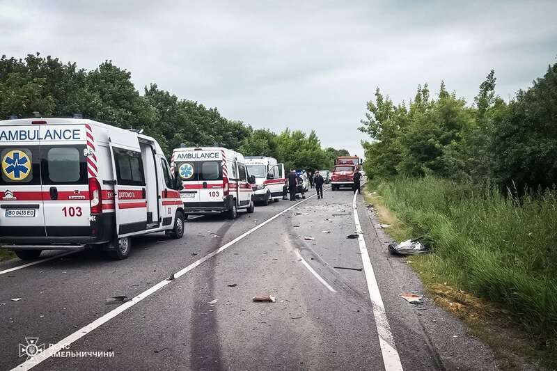На Хмельниччині сталася серйозна ДТП з вантажівкою: загинули чоловік і підліток. Фото