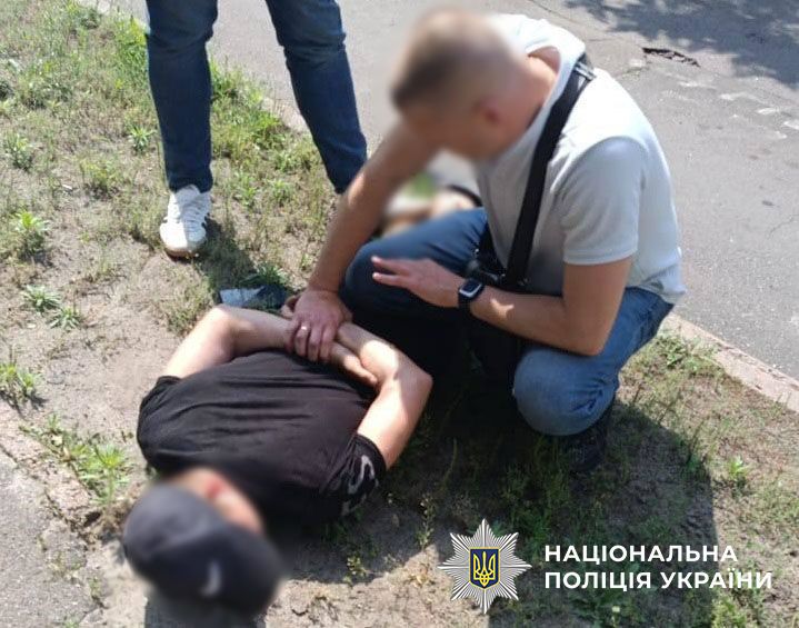 In Kyivs Troieshchyna, a repeat offender threatened with violence and robbed a child on the street. Details and photos