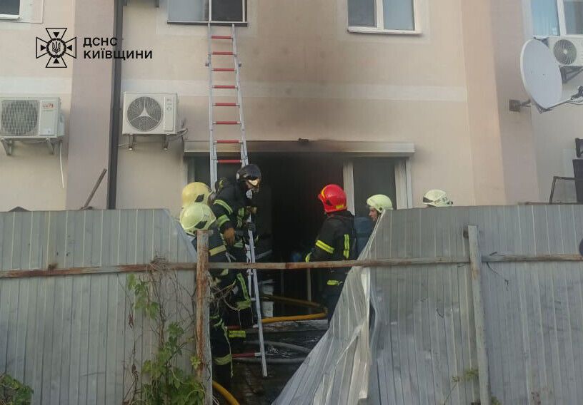 Під Києвом пожежа ледь не забрала життя двох жінок: їх з опіками госпіталізували. Подробиці та фото dqxikeidqxitkant