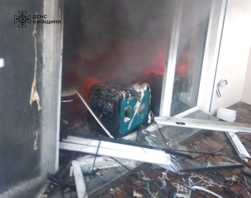 Під Києвом пожежа ледь не забрала життя двох жінок: їх з опіками госпіталізували. Подробиці та фото