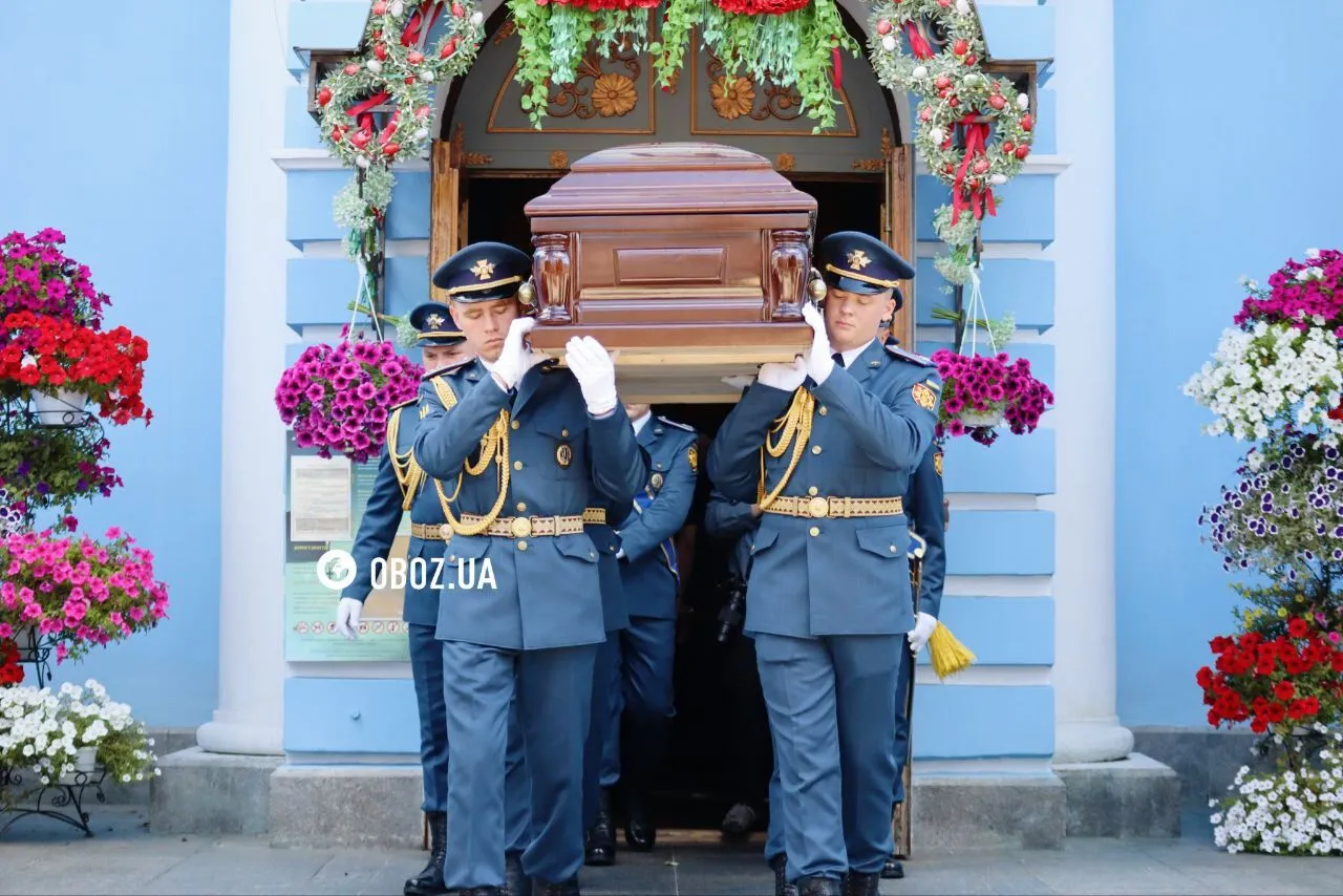 Загинув під час відбиття російської атаки: у Києві попрощалися з пілотом F-16 Максимом Устименком. Фото