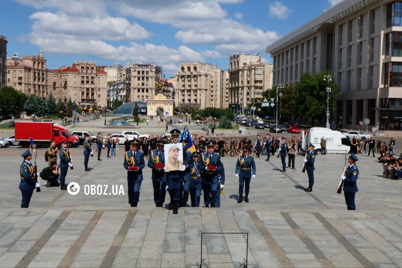 Загинув під час відбиття російської атаки: у Києві попрощалися з пілотом F-16 Максимом Устименком. Фото