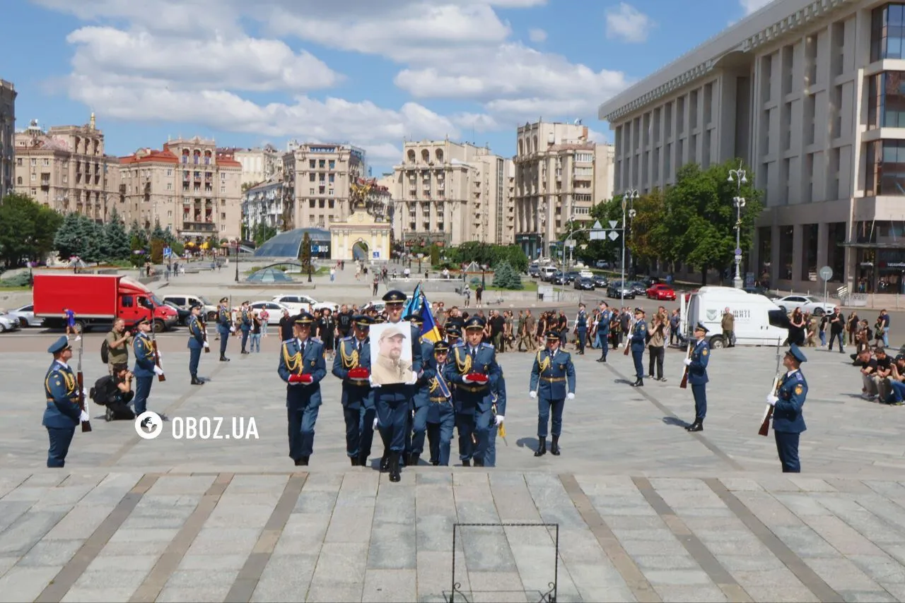 Загинув під час відбиття російської атаки: у Києві попрощалися з пілотом F-16 Максимом Устименком. Фото