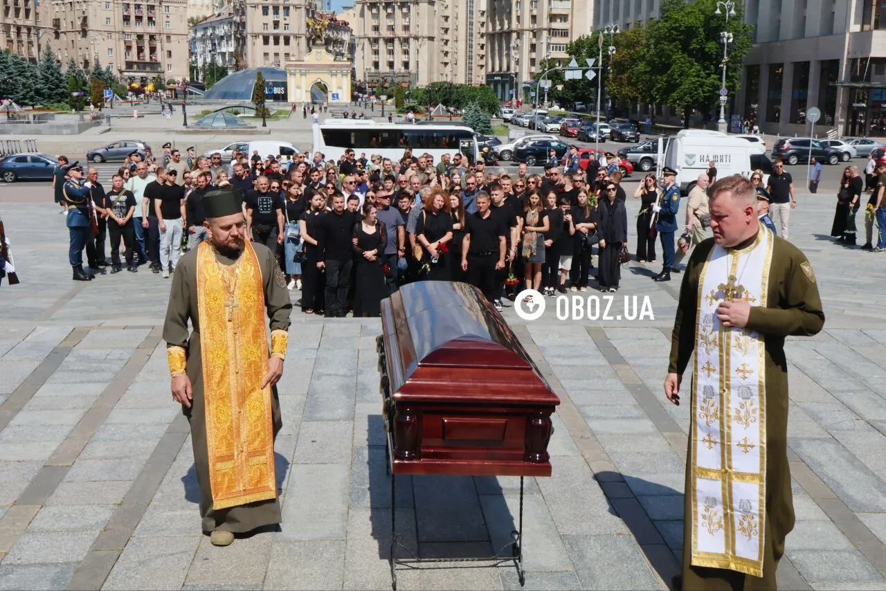 Загинув під час відбиття російської атаки: у Києві попрощалися з пілотом F-16 Максимом Устименком. Фото