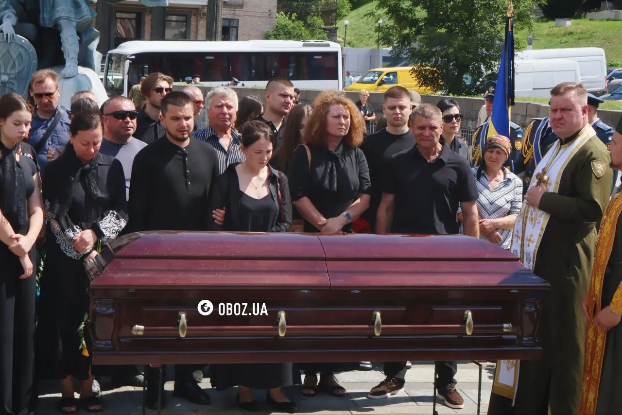 Загинув під час відбиття російської атаки: у Києві попрощалися з пілотом F-16 Максимом Устименком. Фото