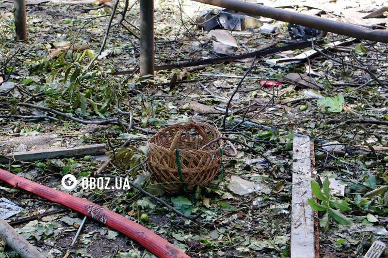 Ударом винесло вікна, квартири вигоріли зсередини: нові фото і відео наслідків влучання