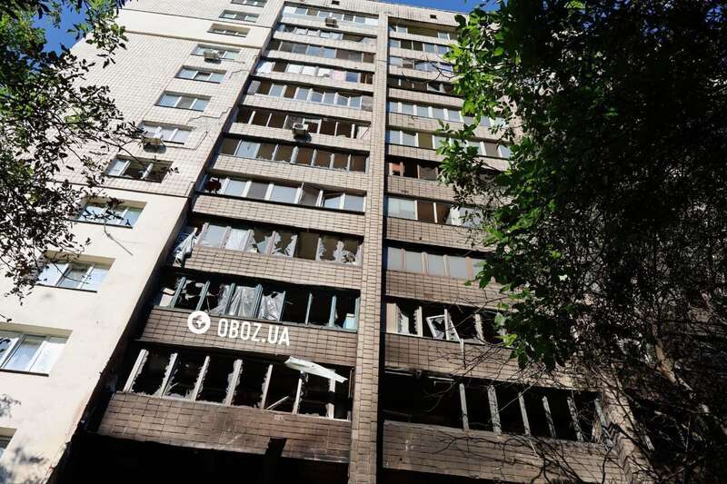 Ударом винесло вікна, квартири вигоріли зсередини: нові фото й відео наслідків влучання