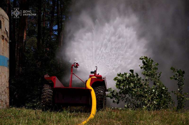 Ukrainian rescuers received the first firefighting robot of domestic production. Photos and videos dqxikeidqxitkant