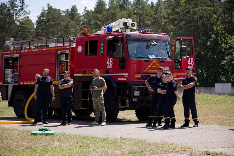Ukrainian rescuers received the first firefighting robot of domestic production. Photos and videos