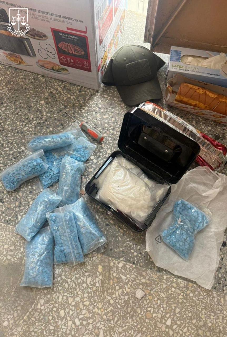 Двоє мешканців Львівщини організували постачання кокаїну з Нідерландів – 06