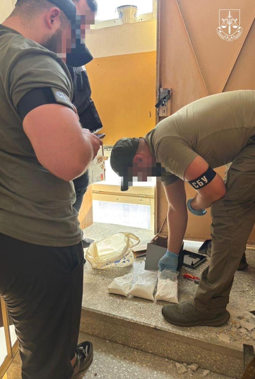 Two residents of the Lviv region organized cocaine supply from the Netherlands – 05