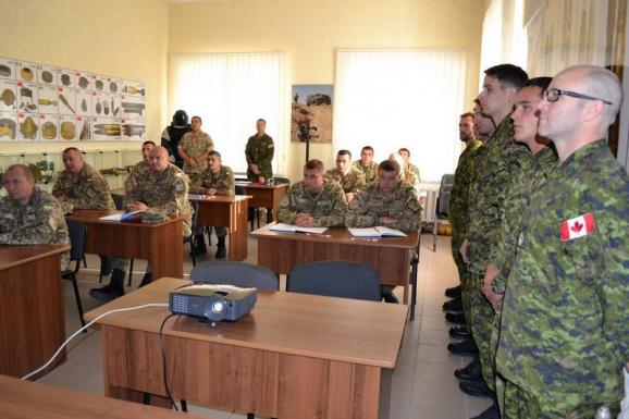 im578x383-Canadian_Instructors_Ukraineunderattack dqxikeidqxiqxxant