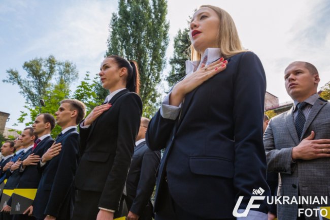 Сентябрь 2015. Первые 25 детективов Антикоррупционного бюро приняли присягу. dqxikeidqxiqqeant