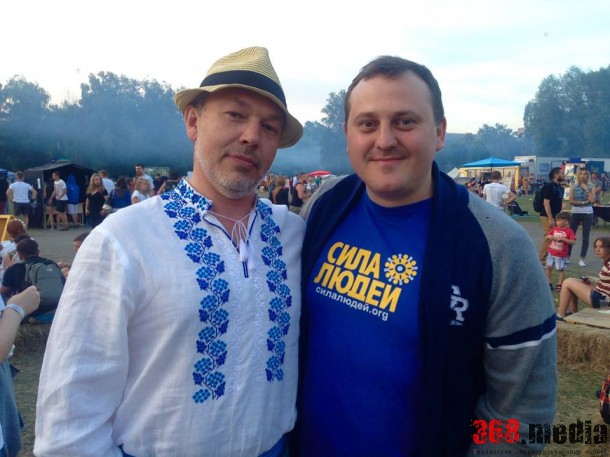 Александр Кропива ( слева) dqxikeidqxiqqeant