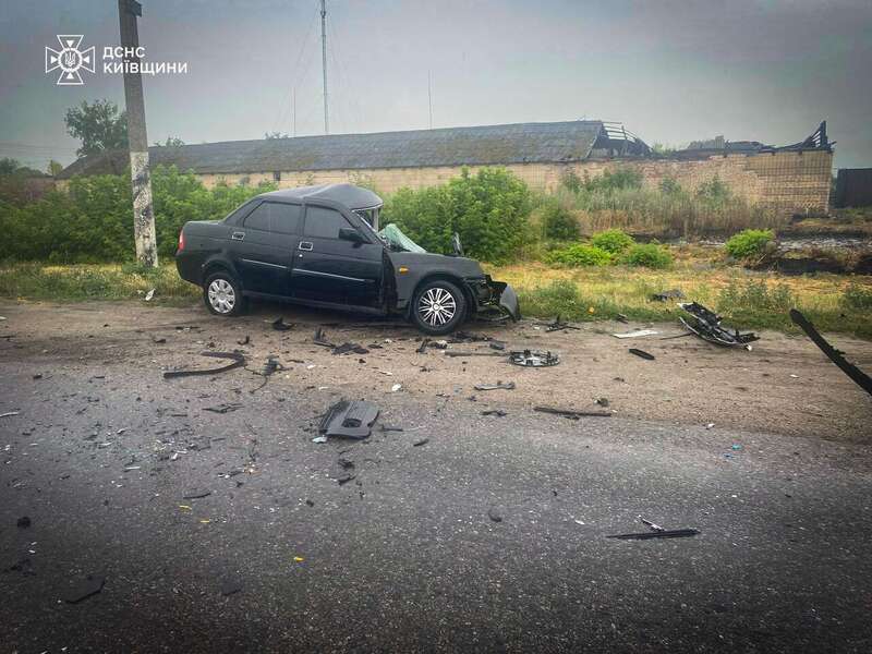 На Киевщине произошла тройная ДТП с участием грузовика: есть погибшие и пострадавший. Подробности и фото