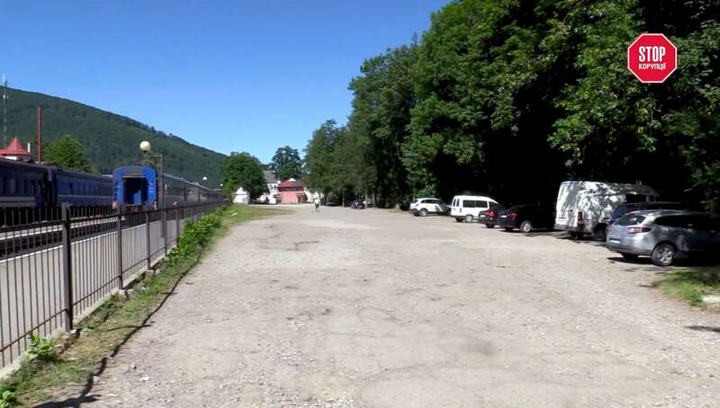 The road from the station to the center of Yaremche dqxikeidqxitkant