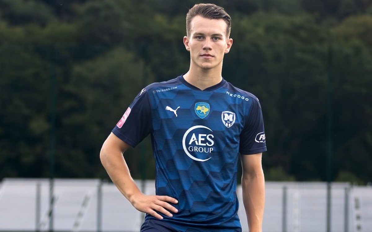 Український футболіст клубу УПЛ залишив Україну у зв’язку із