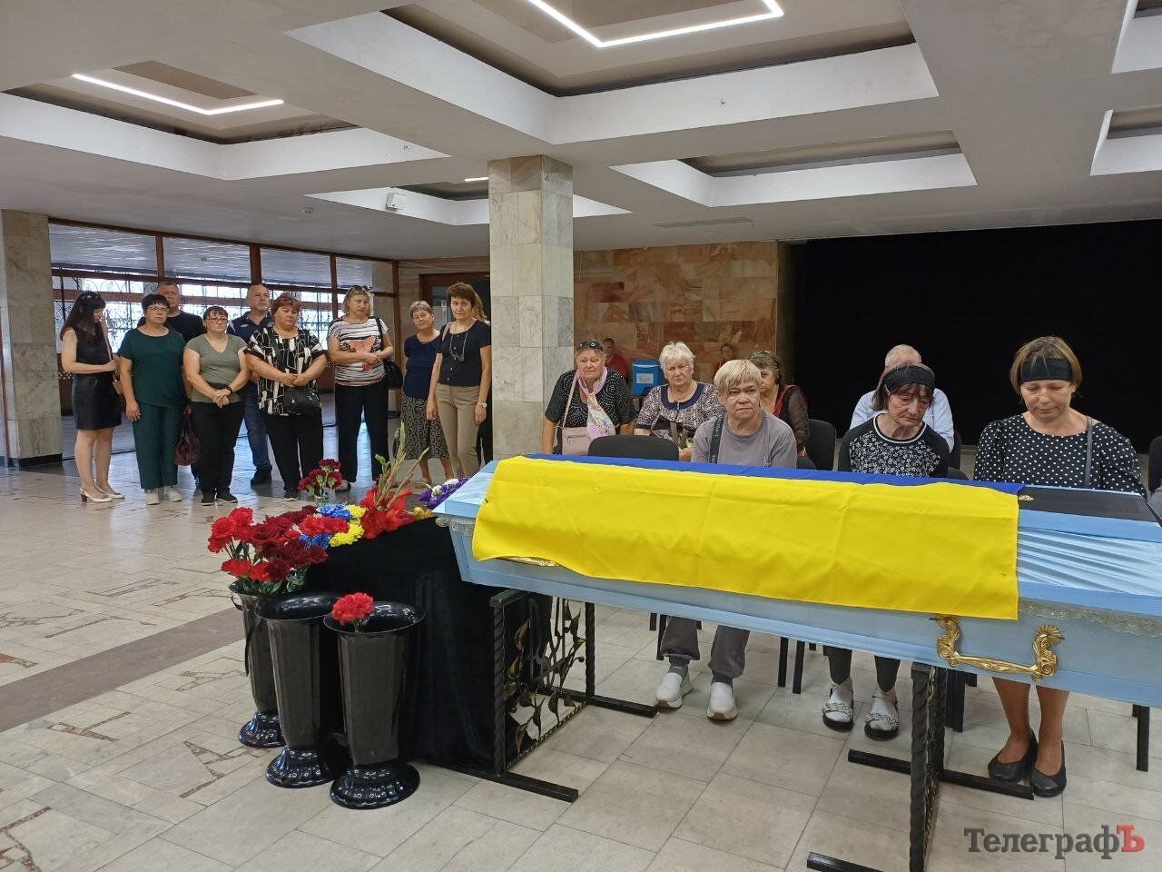 Долго считали пропавшим без вести: в Полтавской области попрощались с погибшим военным Юрием Шустовым. Фото