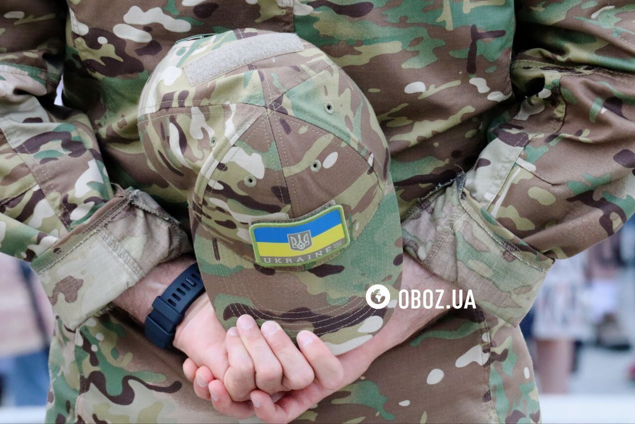 Зібралося кілька сотень людей: у Києві вшанували жертв Оленівки. Фото