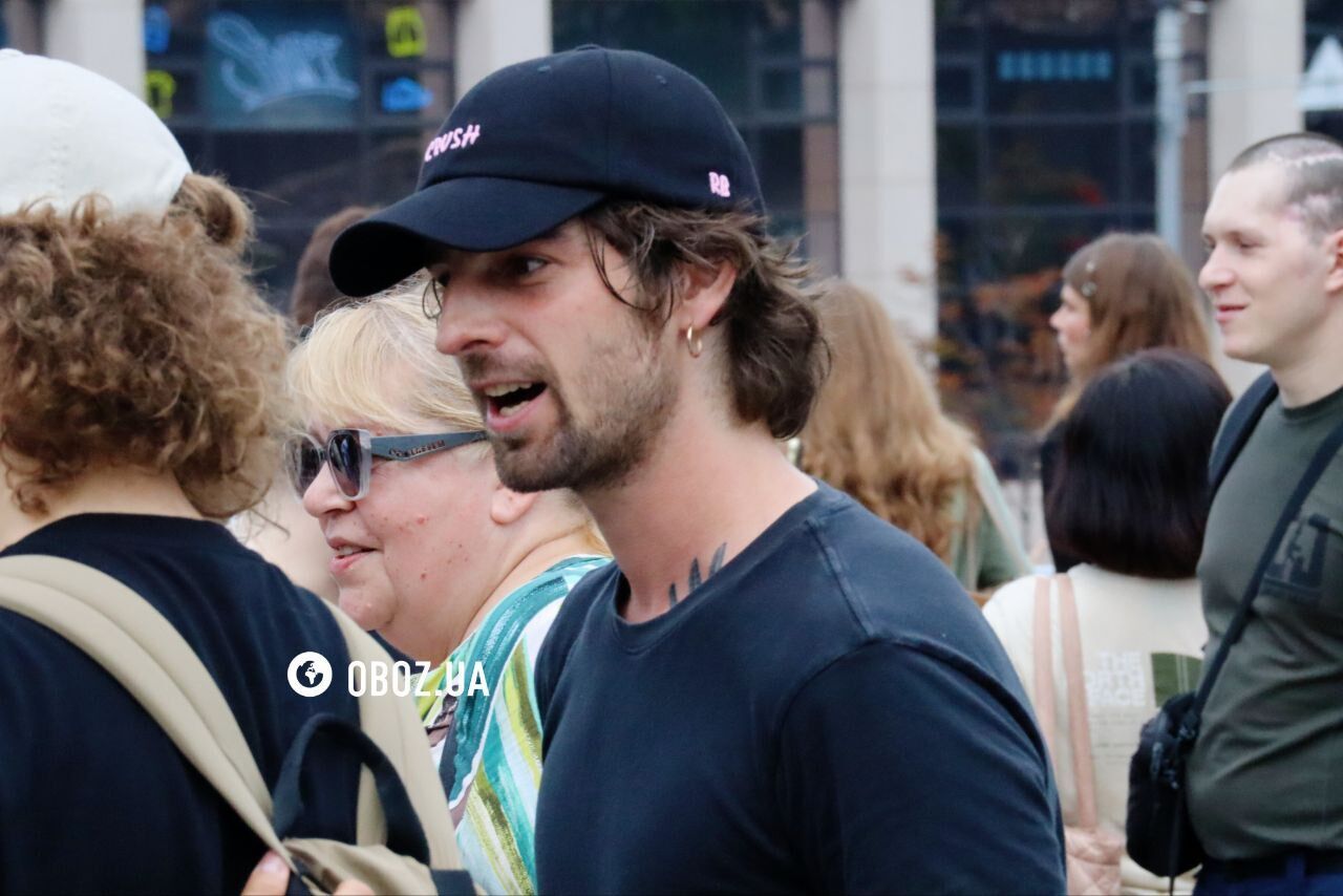 Зібралося кілька сотень людей: у Києві вшанували жертв Оленівки. Фото