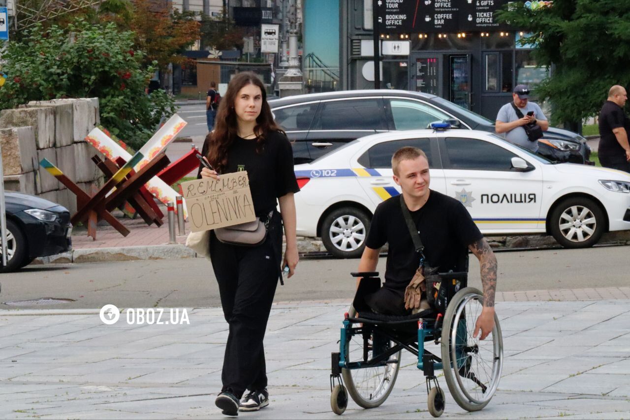 Зібралося кілька сотень людей: у Києві вшанували жертв Оленівки. Фото dqxikeidqxitkant