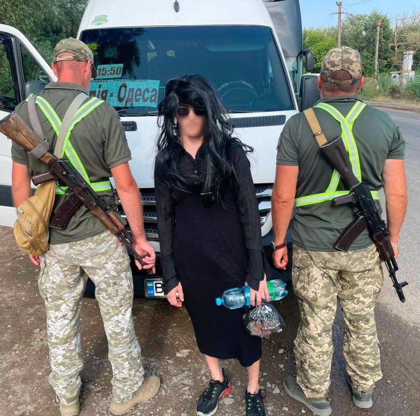 На трасі Одеса-Рені викрили переодягненого порушника кордону у стилі «total-black» dqxikeidqxitkant