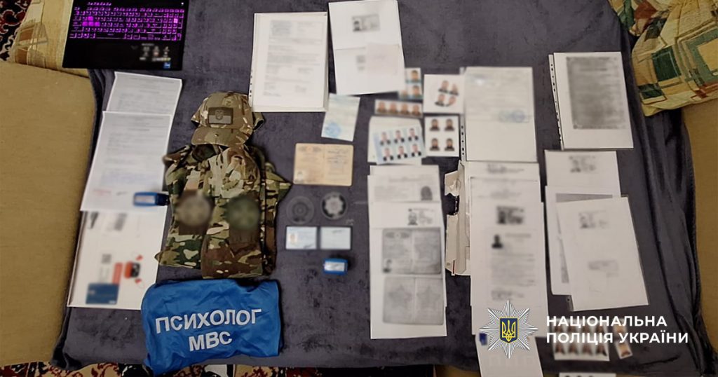 У Києві затримали псевдо-правоохоронця, який за гроші “знімав” з військового обліку dqxikeidqxitkant