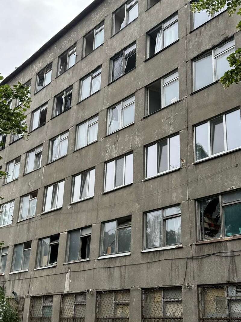 Кіностудія Довженка в Києві постраждала внаслідок російського обстрілу. Подробиці та фото