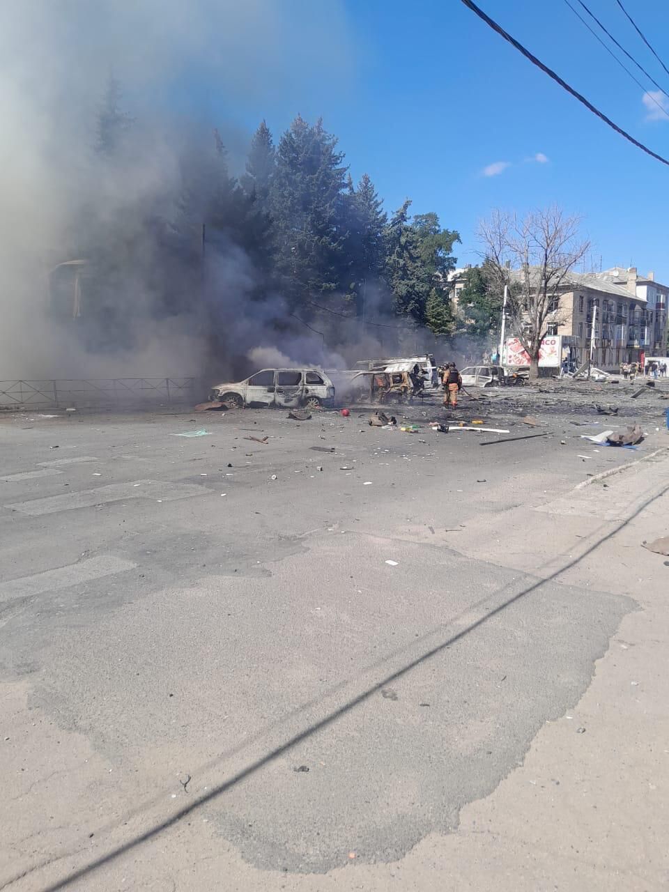 The occupiers struck the market and store in Druzhkivka: there are injured. Photos and videos