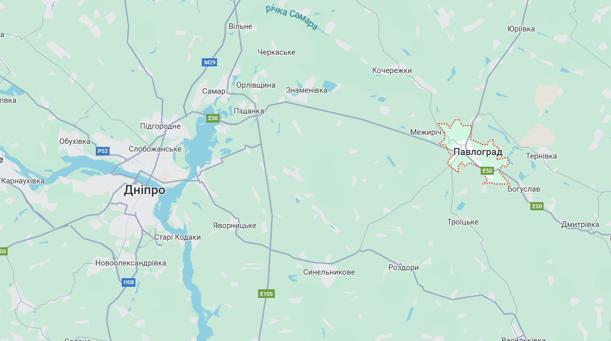 Водитель не справился с управлением: на Днепропетровщине авто влетело в дерево, пострадали четверо людей. Фото