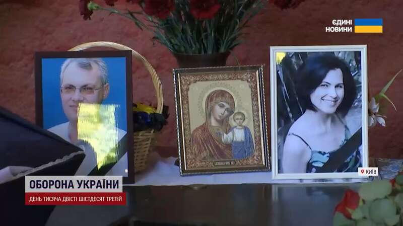 У Києві попрощалися із подружжям Осінцевих, донька яких вижила після російської атаки 31 липня. Відео dqxikeidqxiqqeant