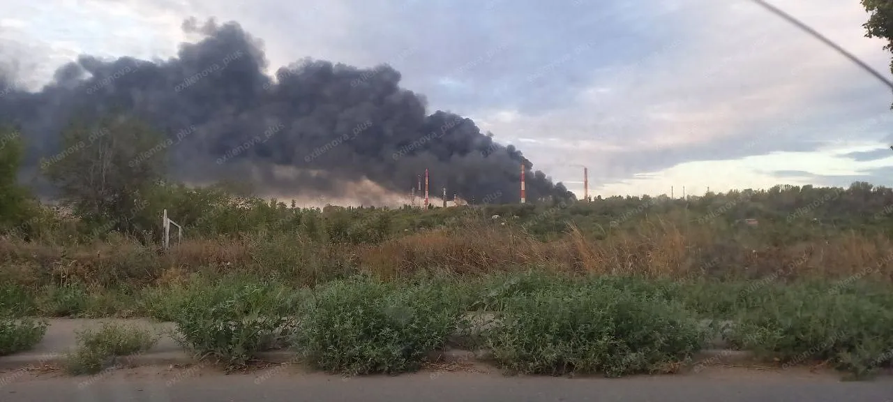 General Staff confirmed strike on Saratov Oil Refinery: explosions and fire recorded. Photos and video