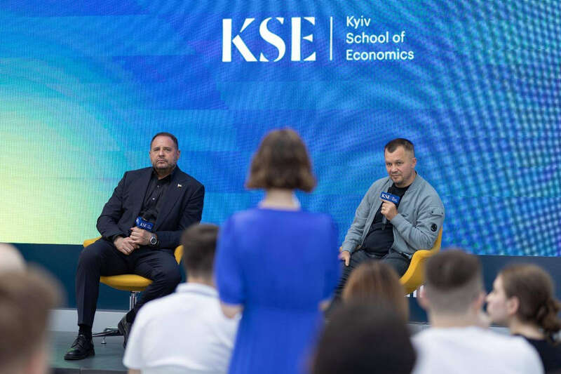 Керівник Офісу президента Андрій Єрмак та президент KSE Тимофій Милованов dqxikeidqxitkant