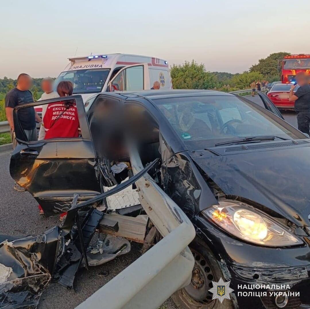 На Львівщині 15-річна дівчина загинула в ДТП через два тижні після смерті мами: за кермом авто сидів неповнолітній без прав dqxikeidqxitkant