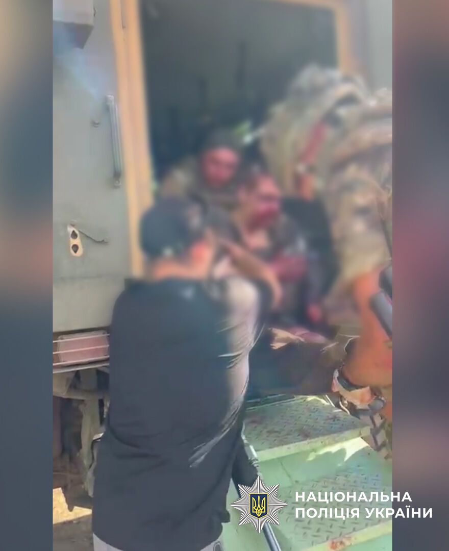 На фронте полицейский-медик из Киева под обстрелом спас четверых раненых товарищей. Фото и видео