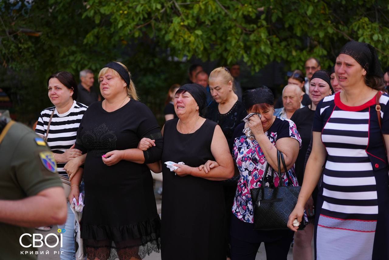 Перед загибеллю знищив майже десяток окупантів: у Кривому Розі попрощалися з захисником з бригади