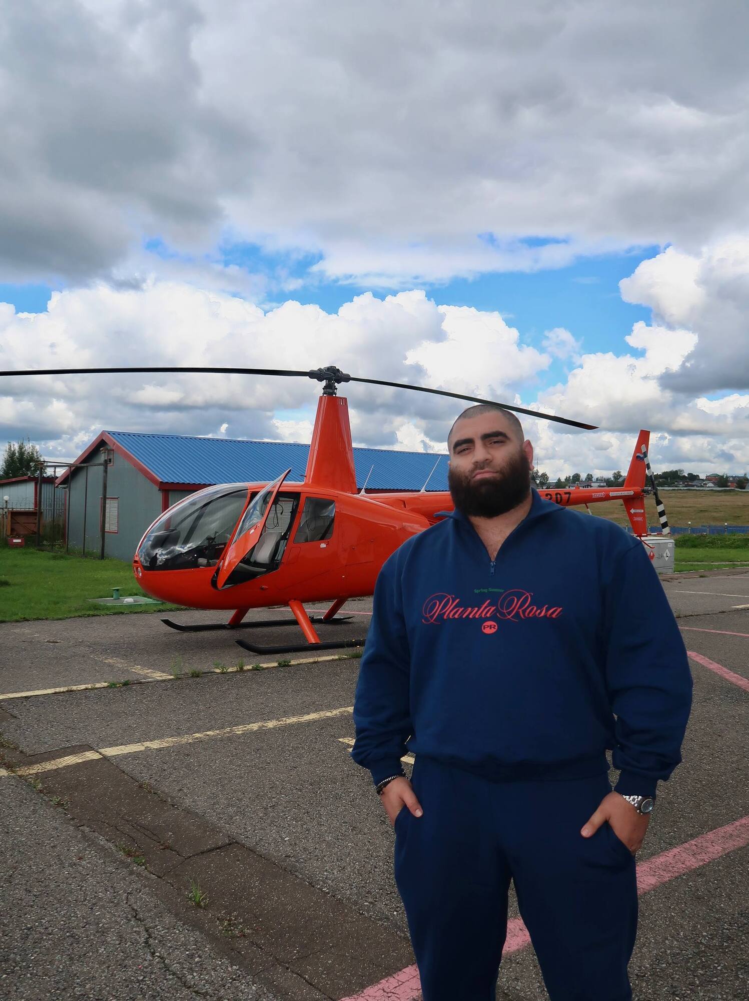 В России при попытке выехать в Беларусь задержали блогера, который поддерживал ВСУ