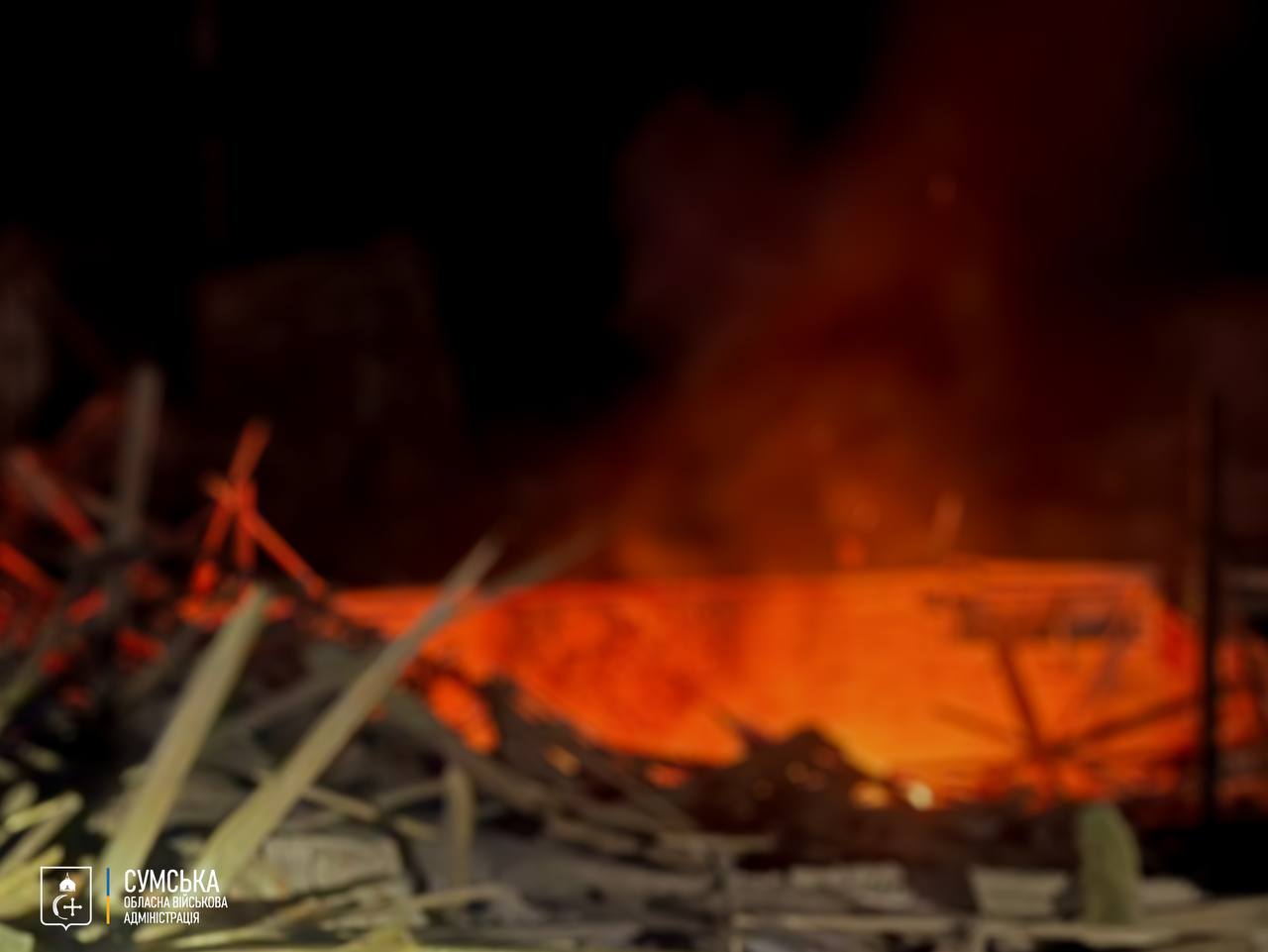 Суми перебувають під масованою атакою дронів: відомо про влучання та пожежу dqxikeidqxiqqeant