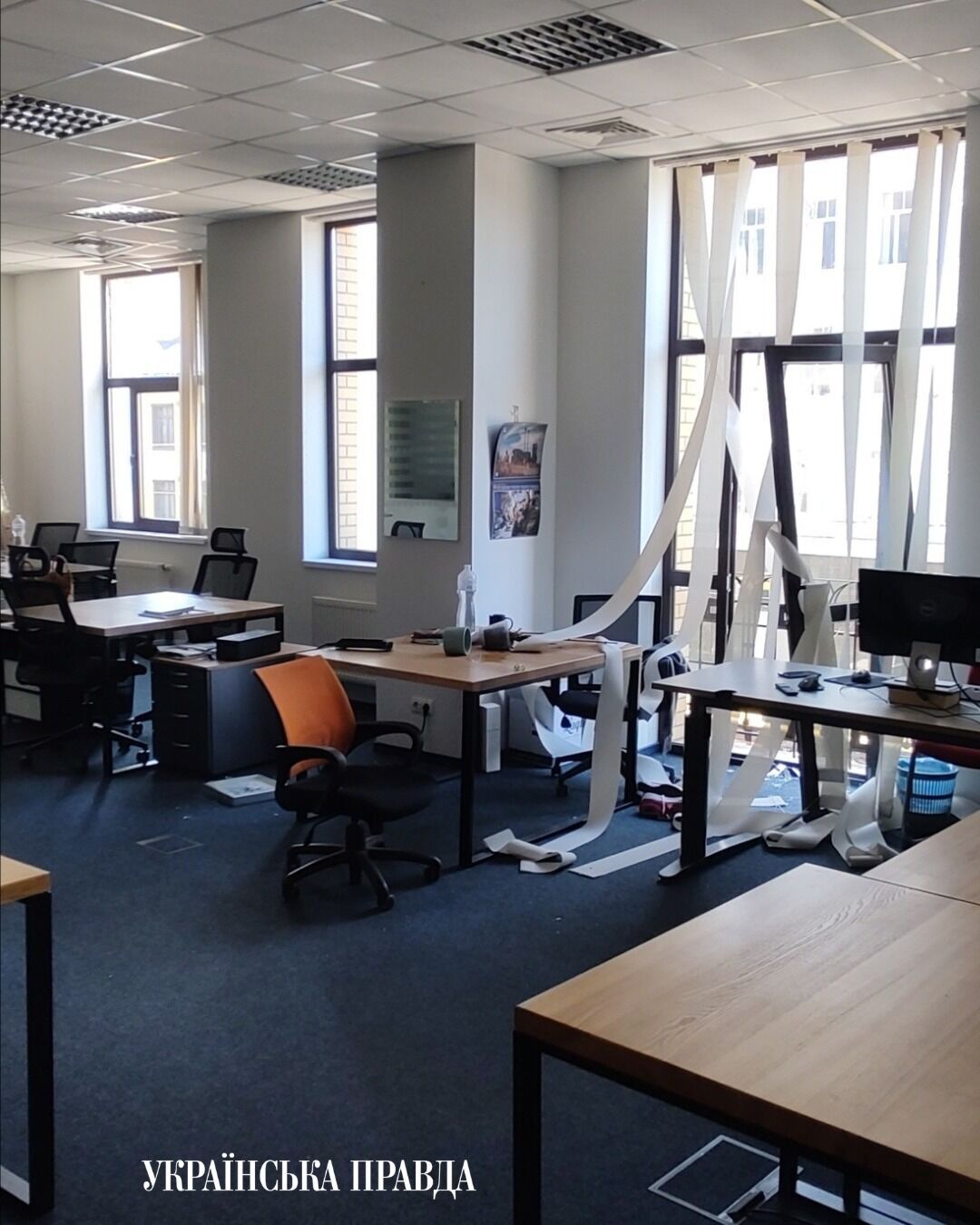 В Киеве в результате российского обстрела пострадали офисы нескольких изданий. Фото