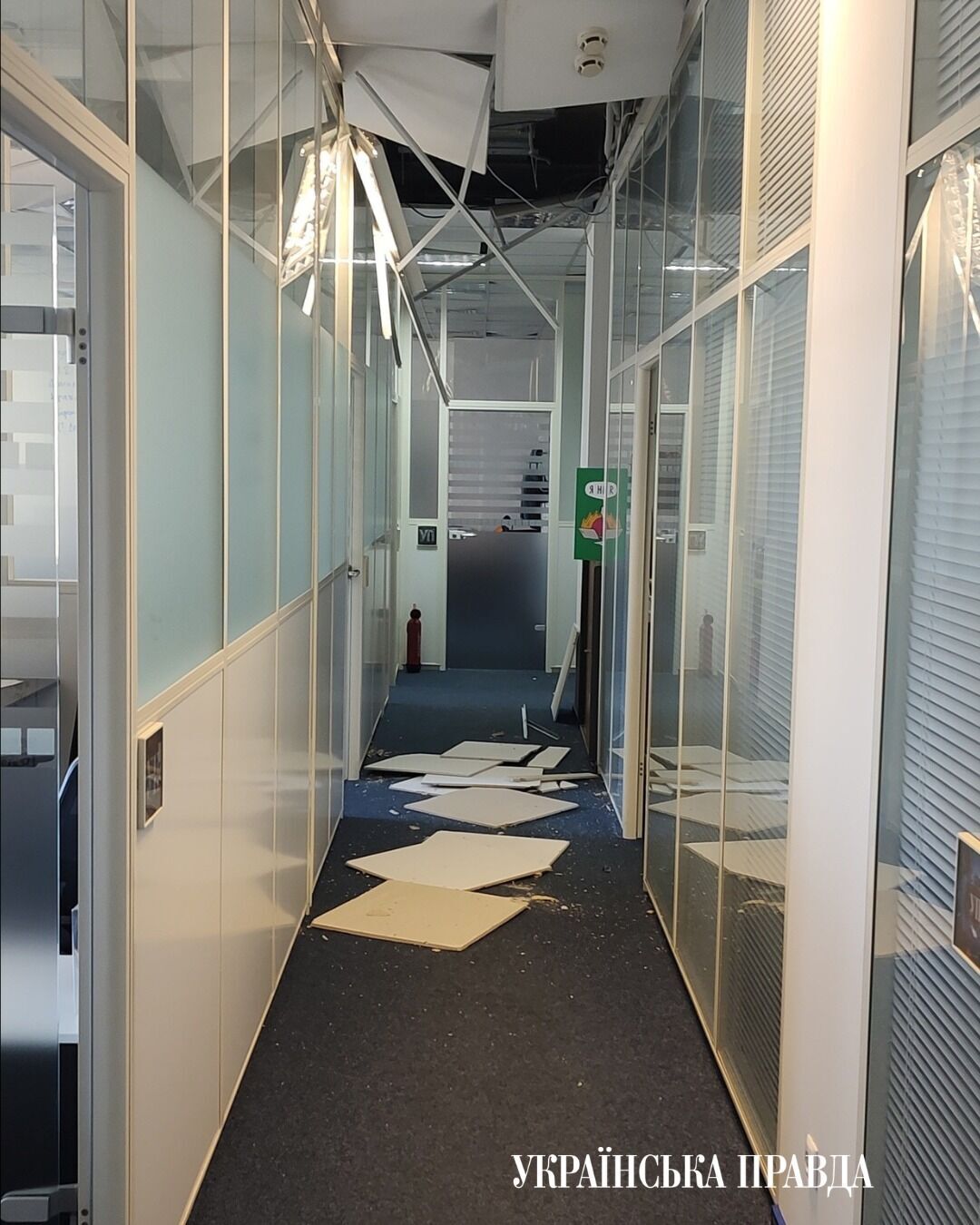 В Киеве в результате российского обстрела пострадали офисы нескольких изданий. Фото