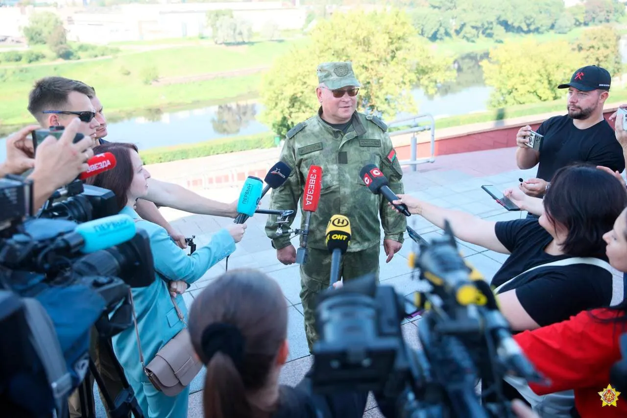 В Беларуси стартовала серия масштабных военных учений: отработают