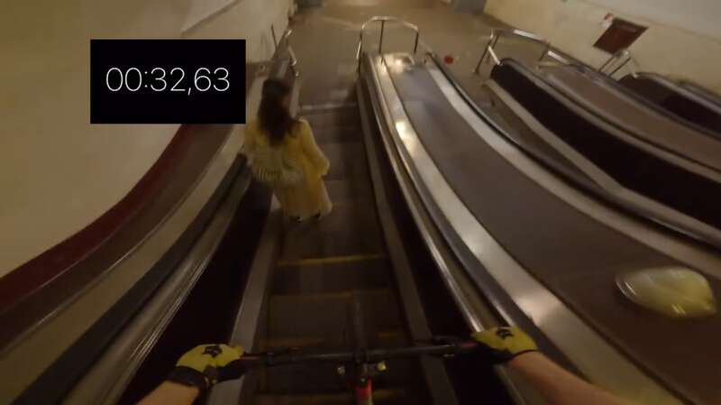 В Киеве парень устроил экстремальные гонки на самой глубокой станции метро Европы: его разыскивает полиция. Видео