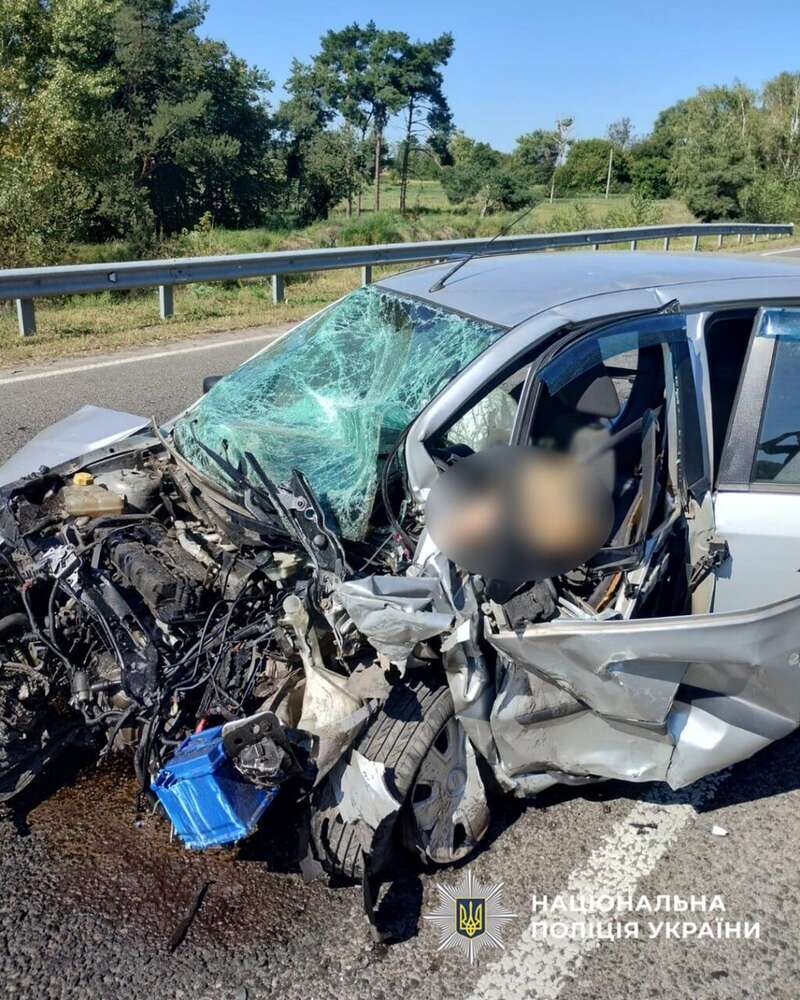 Зіткнулися два авто: на Черкащині в ДТП загинуло троє людей, постраждала дитина. Фото