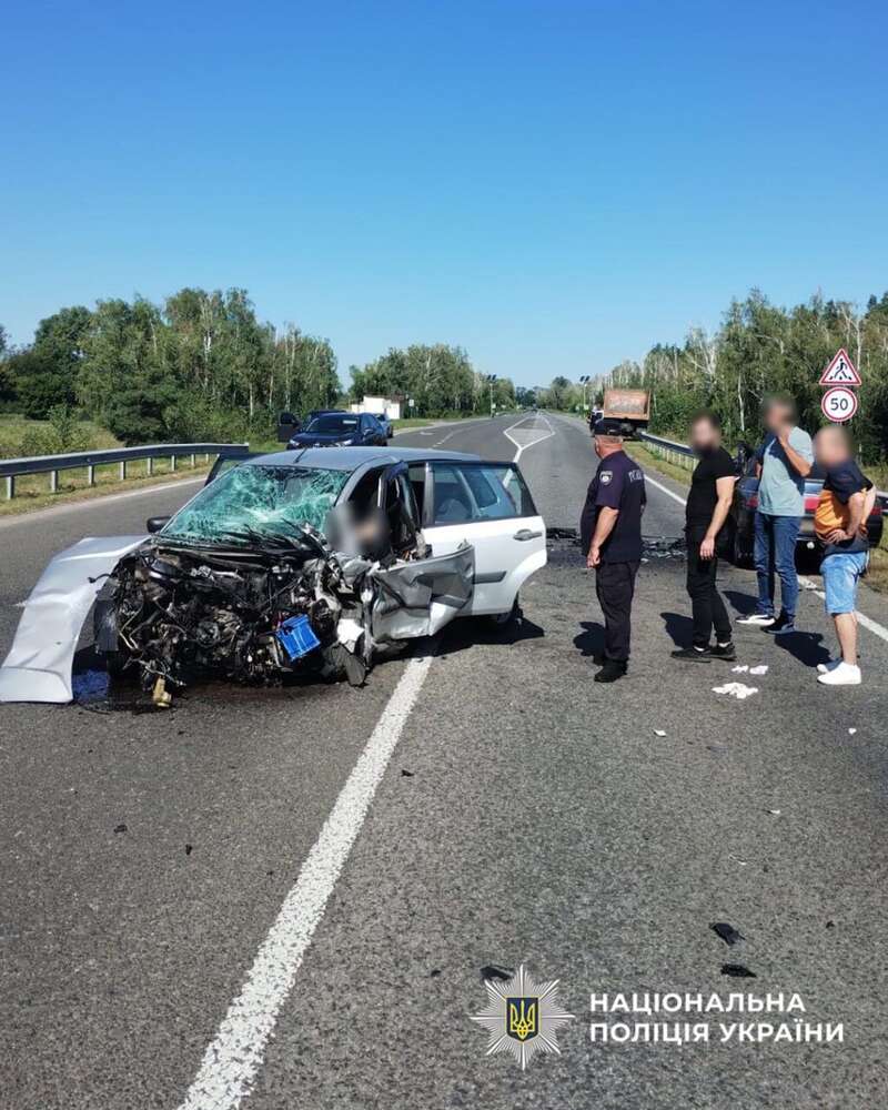 Зіткнулися два авто: на Черкащині в ДТП загинуло троє людей, постраждала дитина. Фото