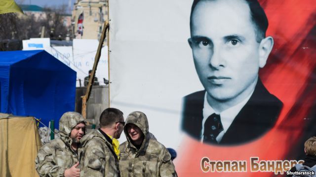 Портрет Степана Бандеры на праздновании Дня независимости Украины, 2014 год