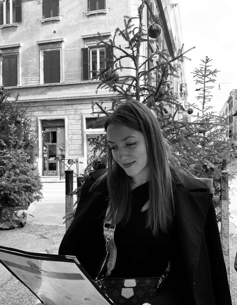 Вылетели из окна 6-го этажа: РФ ударом по Киеву убила трехмесячного мальчика и его мать. Фото и видео